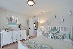 Private Pool: Modern Canalfront Home in Cape Coral