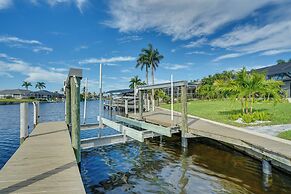 Private Pool: Modern Canalfront Home in Cape Coral