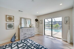 Private Pool: Modern Canalfront Home in Cape Coral