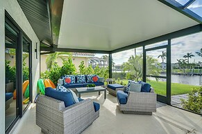 Private Pool: Modern Canalfront Home in Cape Coral