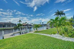 Private Pool: Modern Canalfront Home in Cape Coral