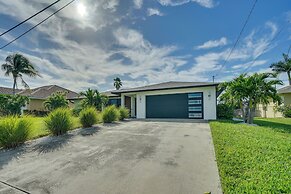 Private Pool: Modern Canalfront Home in Cape Coral