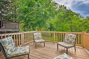 Updated Townhome w/ Deck ~ 12 Mi to Beaches!