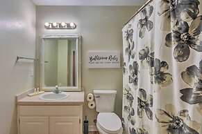 Updated Townhome w/ Deck ~ 12 Mi to Beaches!