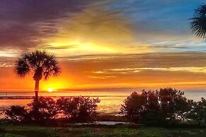 Waterfront Cedar Key Duplex Home: Grill & Dock!