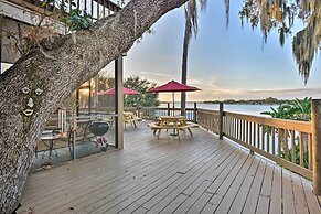 Lakefront Florida Retreat - Pool Table & Boat Dock