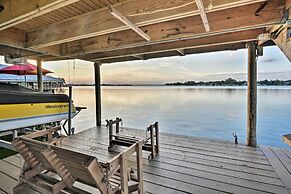 Lakefront Florida Retreat - Pool Table & Boat Dock