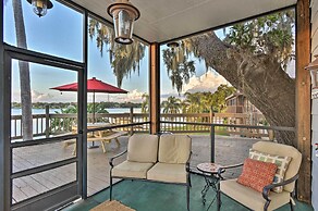 Lakefront Florida Retreat - Pool Table & Boat Dock