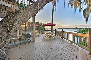 Lakefront Florida Retreat - Pool Table & Boat Dock