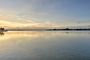 Lakefront Florida Retreat - Pool Table & Boat Dock