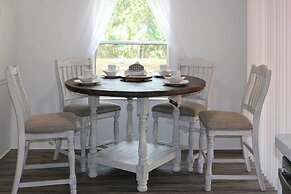 Valrico Retreat w/ Fire Pit ~ 18 Mi to Tampa!