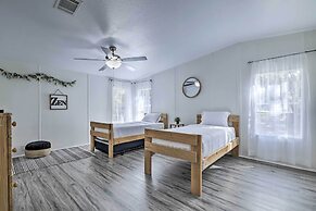 Valrico Retreat w/ Fire Pit ~ 18 Mi to Tampa!