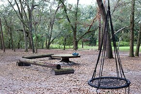 Valrico Retreat w/ Fire Pit ~ 18 Mi to Tampa!