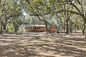 Valrico Retreat w/ Fire Pit ~ 18 Mi to Tampa!