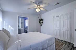 Valrico Retreat w/ Fire Pit ~ 18 Mi to Tampa!