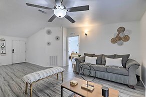 Valrico Retreat w/ Fire Pit ~ 18 Mi to Tampa!