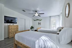 Valrico Retreat w/ Fire Pit ~ 18 Mi to Tampa!