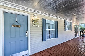 Valrico Retreat w/ Fire Pit ~ 18 Mi to Tampa!