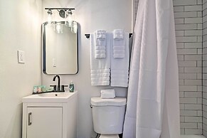 Well-appointed Madeira Beach Condo w/ Patio!