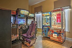 5 Mi to Disney: Emerald Island Resort Condo!