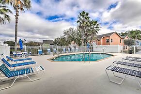 < 8 Mi to Disney: Getaway w/ Deck in Kissimmee!