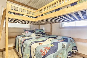 Bayfront Santa Rosa Escape Only 5 Miles to Beach!