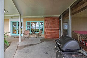 Bayfront Santa Rosa Escape Only 5 Miles to Beach!