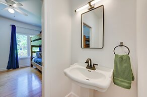 Seasonal Beach + Boat Dock: Lake Hartwell Home!