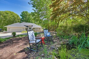 Seasonal Beach + Boat Dock: Lake Hartwell Home!