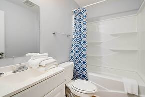 2 Mi to Barefoot Landing: Family Retreat