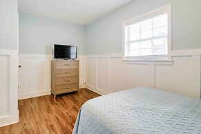 2 Mi to Barefoot Landing: Family Retreat