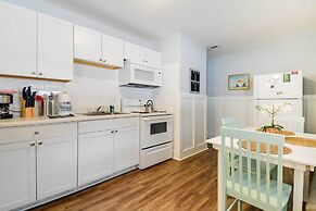 2 Mi to Barefoot Landing: Family Retreat