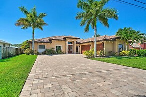 Private Pool & Grill: Canalfront Cape Coral Home