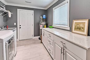 3 Mi to Dtwn Bradenton: Home w/ Yard!