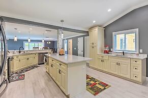 3 Mi to Dtwn Bradenton: Home w/ Yard!