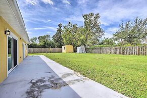 3 Mi to Dtwn Bradenton: Home w/ Yard!