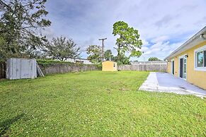 3 Mi to Dtwn Bradenton: Home w/ Yard!