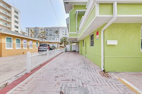 Breezy White Sands House Steps to Gulf Shore!