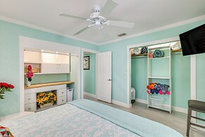 Breezy White Sands House Steps to Gulf Shore!