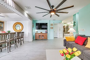 Breezy White Sands House Steps to Gulf Shore!