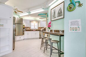 Breezy White Sands House Steps to Gulf Shore!