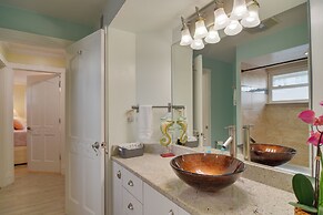 Breezy White Sands House Steps to Gulf Shore!