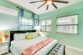 Breezy White Sands House Steps to Gulf Shore!