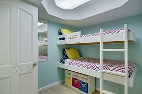 Breezy White Sands House Steps to Gulf Shore!