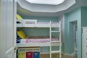 Breezy White Sands House Steps to Gulf Shore!