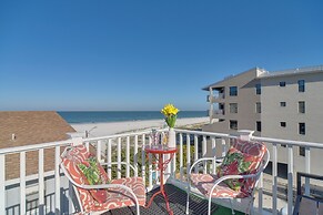 Breezy White Sands House Steps to Gulf Shore!
