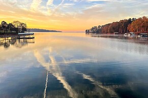 Bright Oasis on Lake Hartwell w/ Boat Dock!