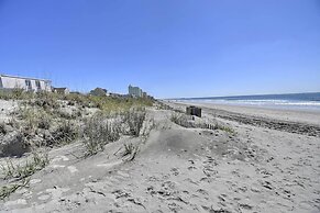 Charming Condo w/ Pool Access - Walk to Beach