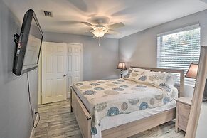 Ormond Beach Home w/ Screened Porch, Walk to Shore