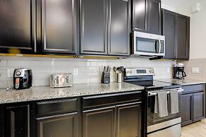 12 Mi to Disney: Home w/ Pool Access + Grill